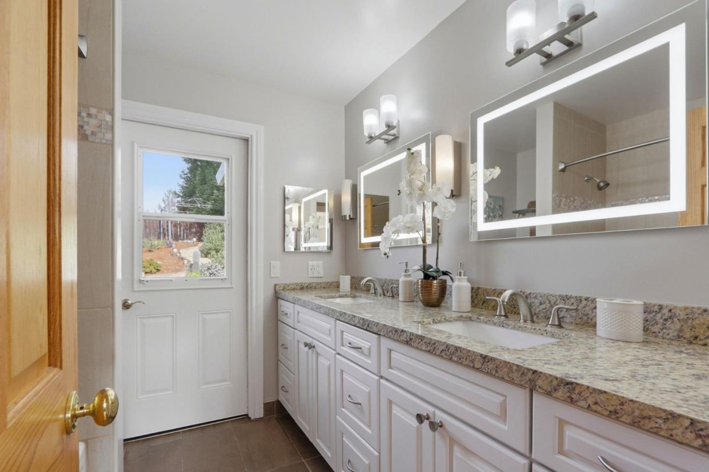 Detail Gallery Image 43 of 118 For 12387 Stonebrook Dr, Los Altos Hills,  CA 94022 - 5 Beds | 3/1 Baths