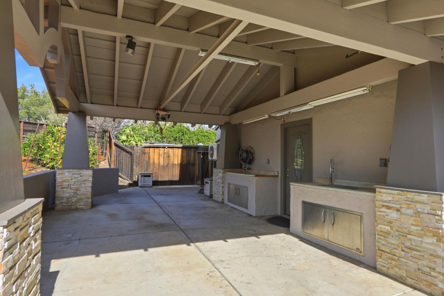 Detail Gallery Image 7 of 118 For 12387 Stonebrook Dr, Los Altos Hills,  CA 94022 - 5 Beds | 3/1 Baths
