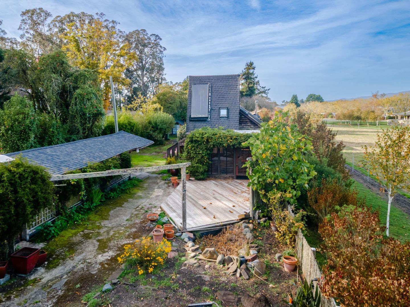 Detail Gallery Image 10 of 69 For 1009 Miramontes St, Half Moon Bay,  CA 94019 - 3 Beds | 4 Baths