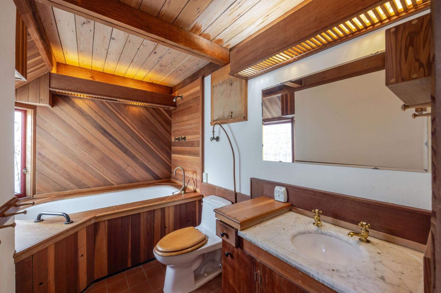 Detail Gallery Image 12 of 69 For 1009 Miramontes St, Half Moon Bay,  CA 94019 - 3 Beds | 4 Baths