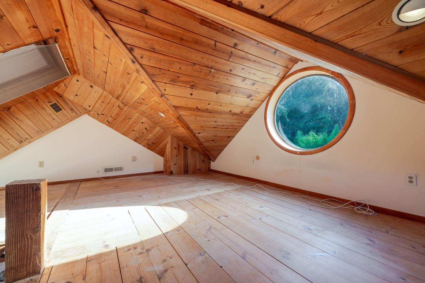 Detail Gallery Image 23 of 69 For 1009 Miramontes St, Half Moon Bay,  CA 94019 - 3 Beds | 4 Baths