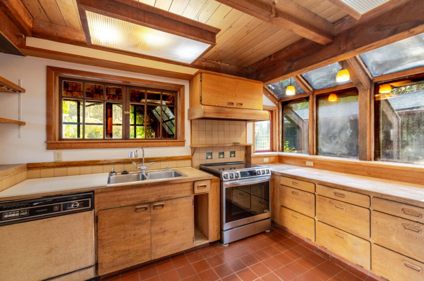 Detail Gallery Image 6 of 69 For 1009 Miramontes St, Half Moon Bay,  CA 94019 - 3 Beds | 4 Baths