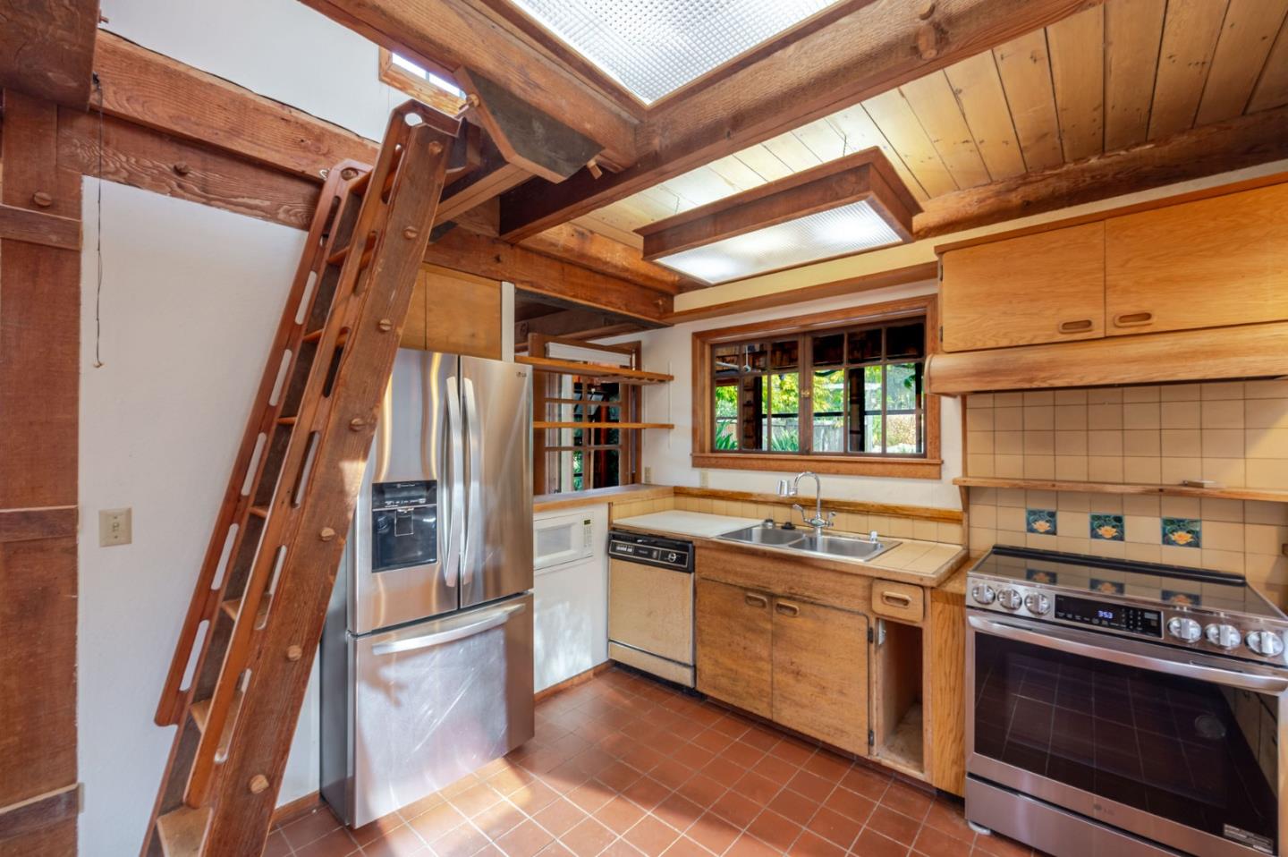 Detail Gallery Image 7 of 69 For 1009 Miramontes St, Half Moon Bay,  CA 94019 - 3 Beds | 4 Baths