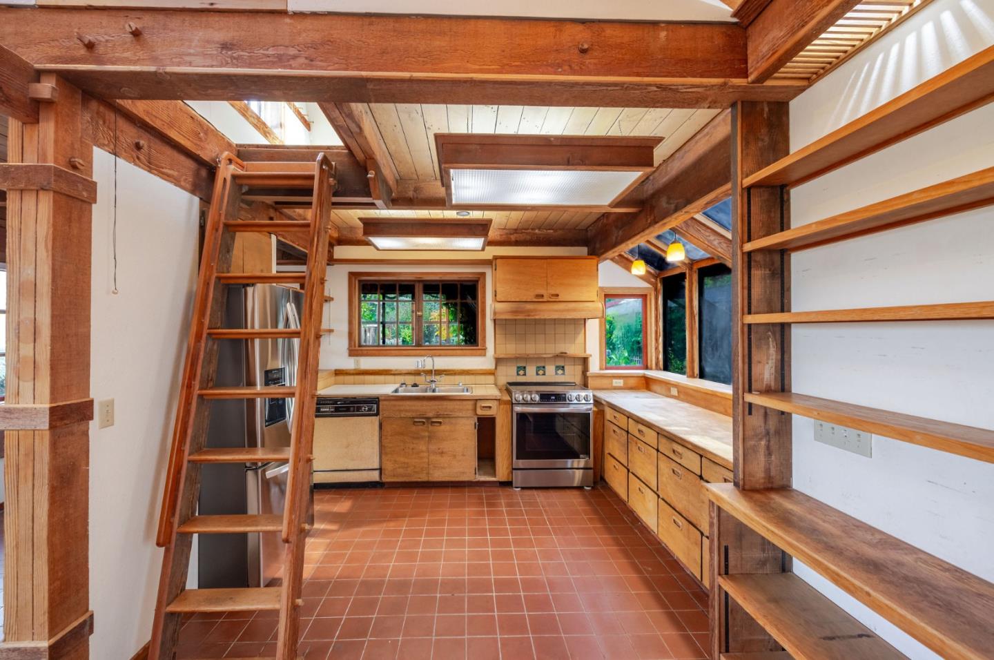 Detail Gallery Image 8 of 69 For 1009 Miramontes St, Half Moon Bay,  CA 94019 - 3 Beds | 4 Baths