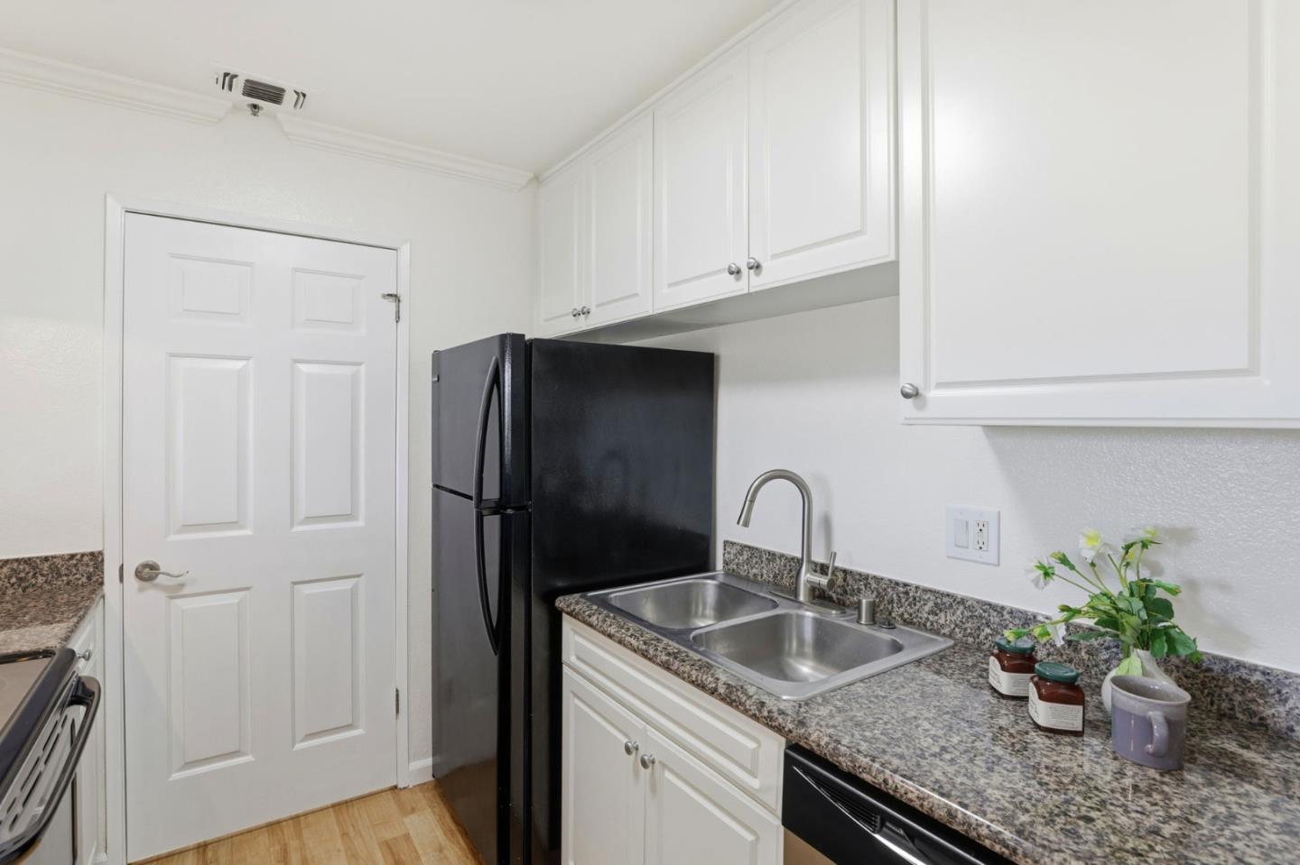 Detail Gallery Image 8 of 26 For 450 Bollinger Canyon Ln #390,  San Ramon,  CA 94582 - 1 Beds | 1 Baths