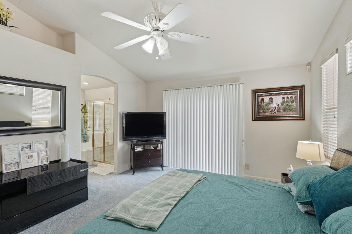 Detail Gallery Image 14 of 32 For 1883 College Greens Dr, Los Banos,  CA 93635 - 4 Beds | 2 Baths