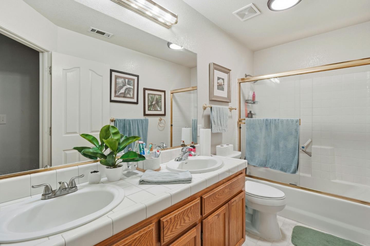 Detail Gallery Image 16 of 32 For 1883 College Greens Dr, Los Banos,  CA 93635 - 4 Beds | 2 Baths