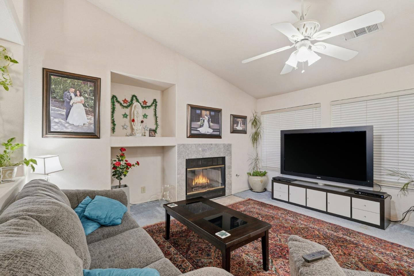 Detail Gallery Image 3 of 32 For 1883 College Greens Dr, Los Banos,  CA 93635 - 4 Beds | 2 Baths