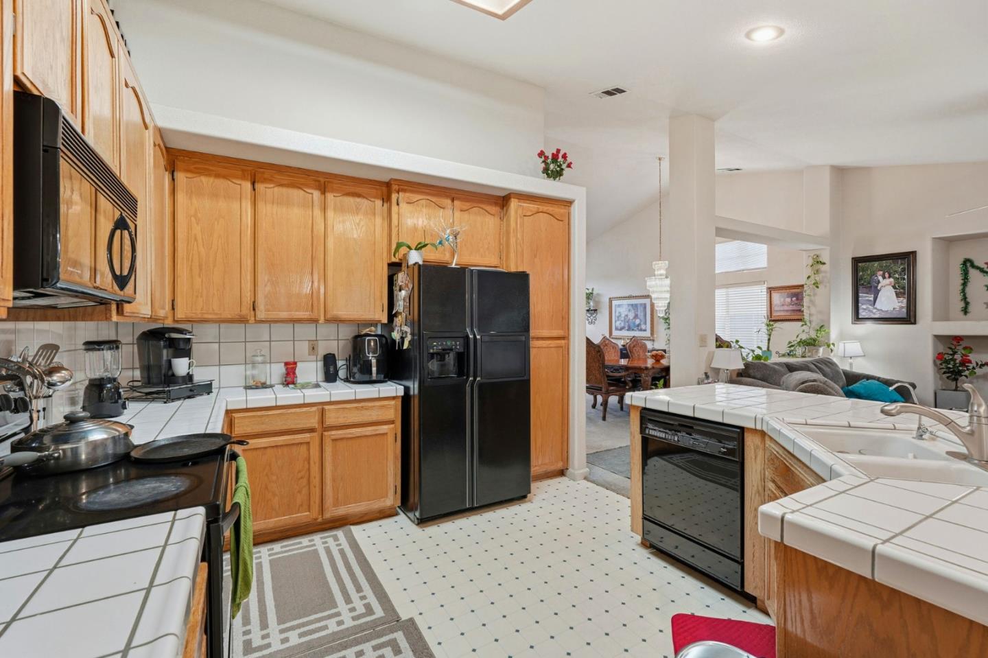 Detail Gallery Image 4 of 32 For 1883 College Greens Dr, Los Banos,  CA 93635 - 4 Beds | 2 Baths