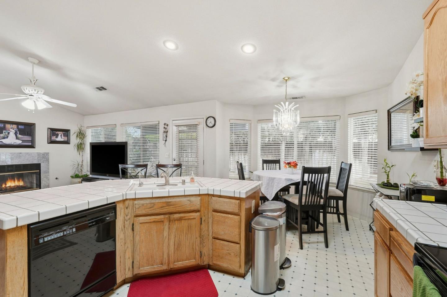 Detail Gallery Image 6 of 32 For 1883 College Greens Dr, Los Banos,  CA 93635 - 4 Beds | 2 Baths