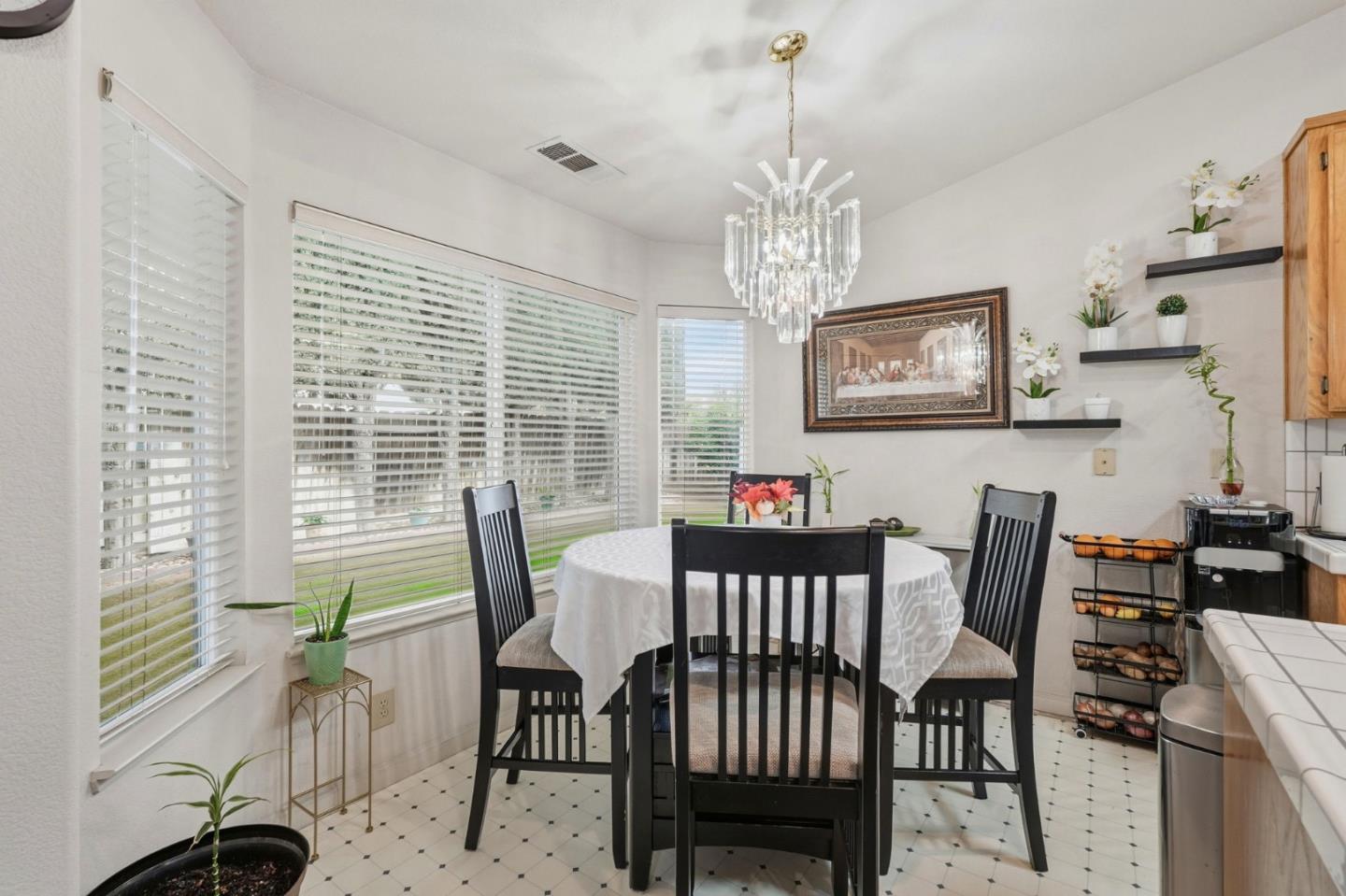 Detail Gallery Image 8 of 32 For 1883 College Greens Dr, Los Banos,  CA 93635 - 4 Beds | 2 Baths