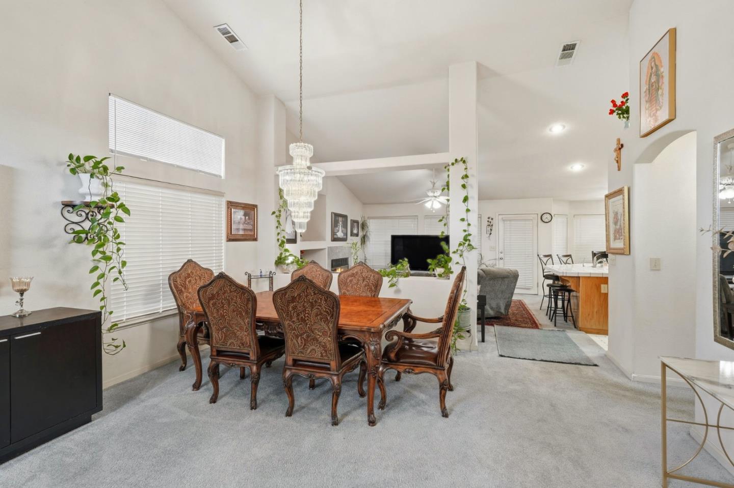 Detail Gallery Image 9 of 32 For 1883 College Greens Dr, Los Banos,  CA 93635 - 4 Beds | 2 Baths