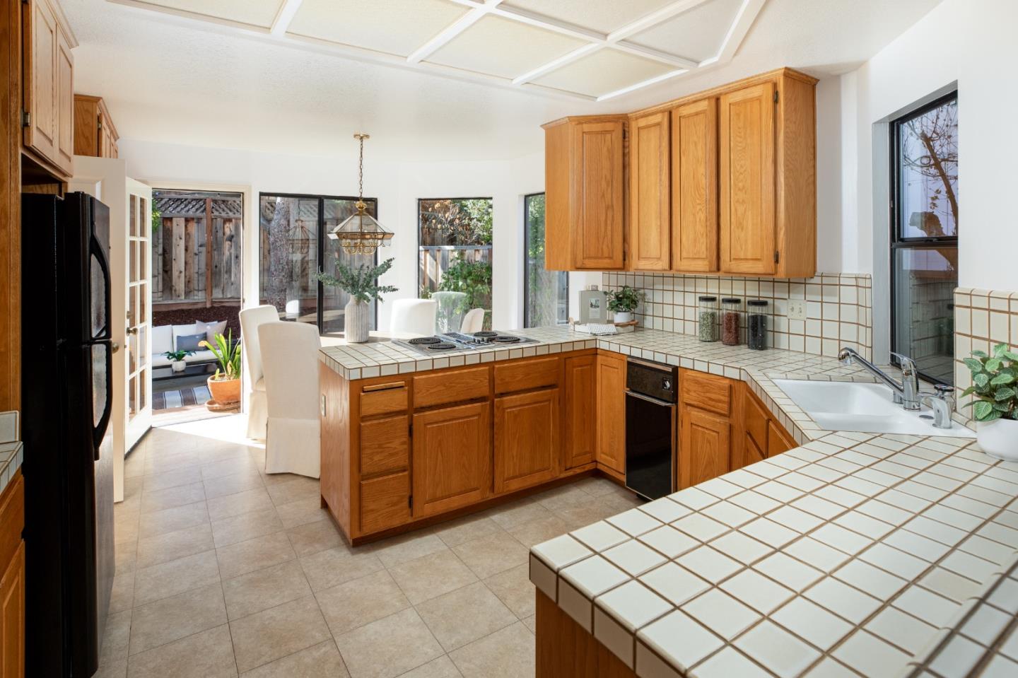 Detail Gallery Image 10 of 33 For 5935 Porto Alegre Dr, San Jose,  CA 95120 - 4 Beds | 2/1 Baths