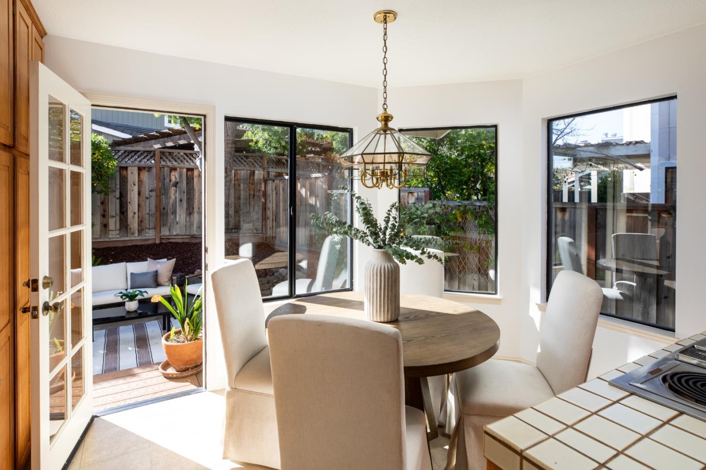 Detail Gallery Image 11 of 33 For 5935 Porto Alegre Dr, San Jose,  CA 95120 - 4 Beds | 2/1 Baths