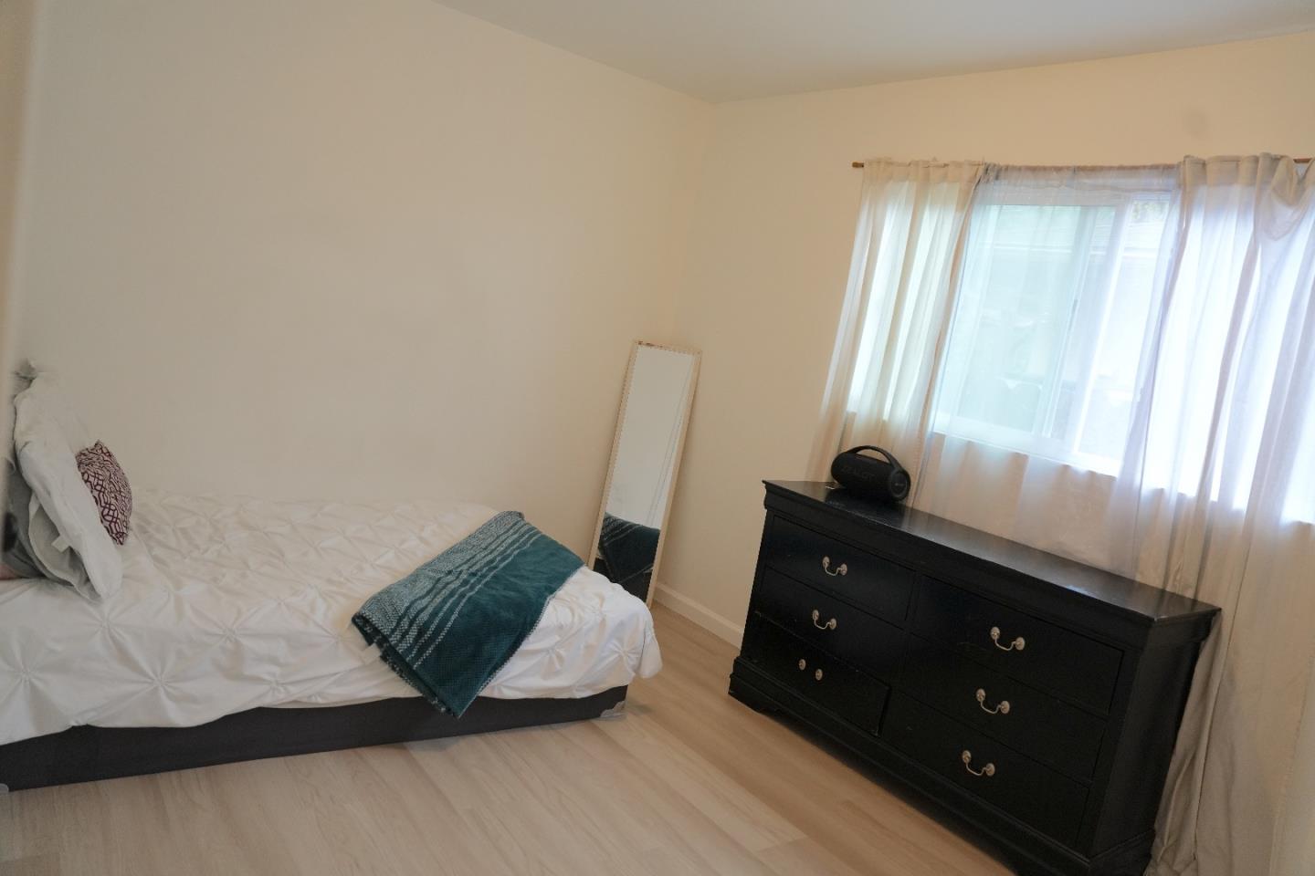 Detail Gallery Image 13 of 20 For 26280 Adrian Ave, Hayward,  CA 94545 - 3 Beds | 2 Baths