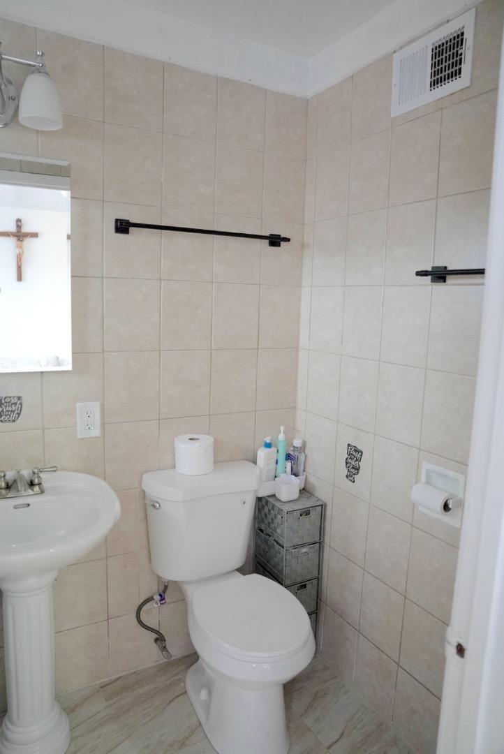 Detail Gallery Image 17 of 20 For 26280 Adrian Ave, Hayward,  CA 94545 - 3 Beds | 2 Baths