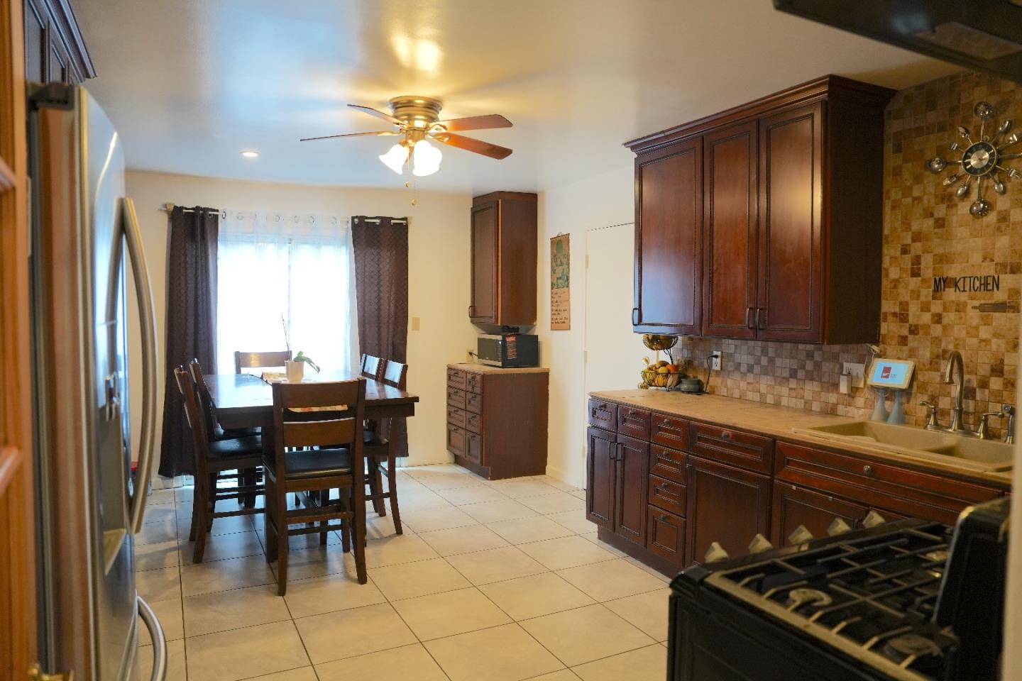 Detail Gallery Image 9 of 20 For 26280 Adrian Ave, Hayward,  CA 94545 - 3 Beds | 2 Baths