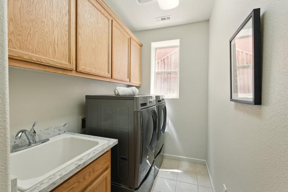 Detail Gallery Image 33 of 44 For 23022 Palazzo Del Kayla, Hayward,  CA 94541 - 4 Beds | 2/1 Baths