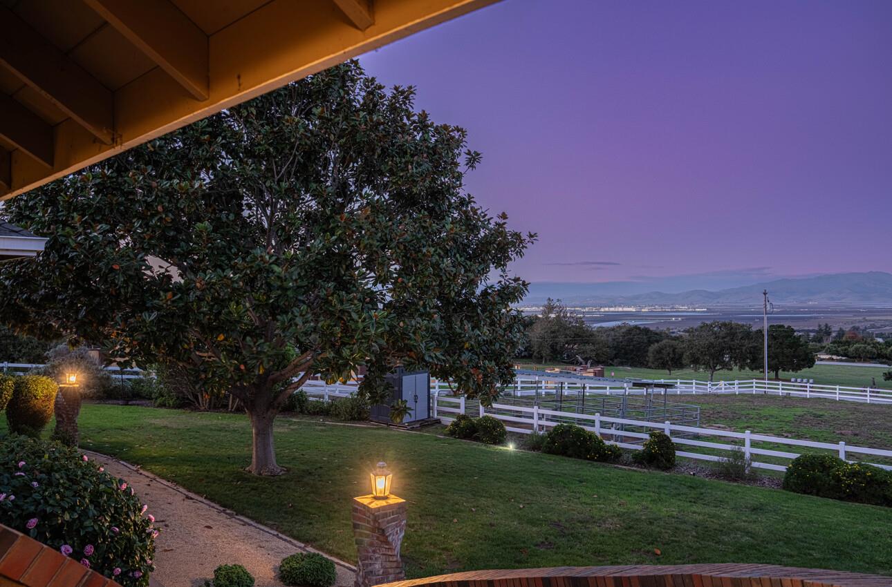 Detail Gallery Image 18 of 79 For 310 Mesa Rd, Salinas,  CA 93908 - 4 Beds | 2 Baths