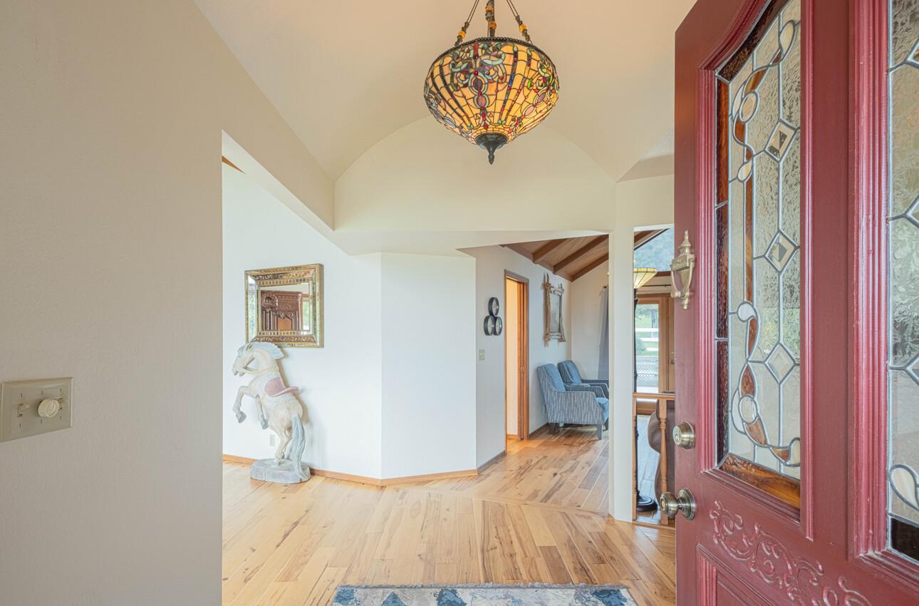 Detail Gallery Image 19 of 79 For 310 Mesa Rd, Salinas,  CA 93908 - 4 Beds | 2 Baths