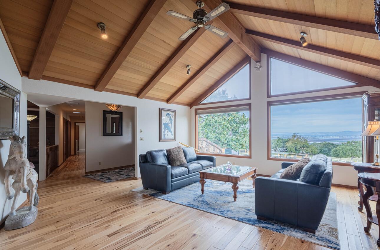 Detail Gallery Image 22 of 79 For 310 Mesa Rd, Salinas,  CA 93908 - 4 Beds | 2 Baths