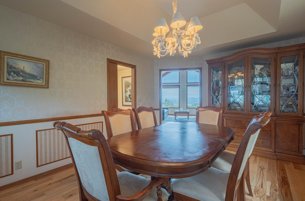 Detail Gallery Image 29 of 79 For 310 Mesa Rd, Salinas,  CA 93908 - 4 Beds | 2 Baths