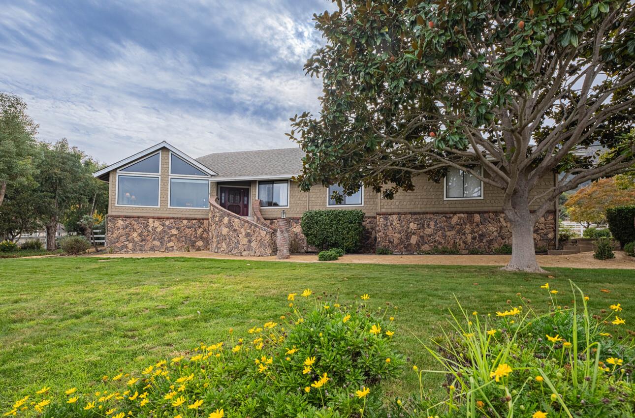 Detail Gallery Image 5 of 79 For 310 Mesa Rd, Salinas,  CA 93908 - 4 Beds | 2 Baths