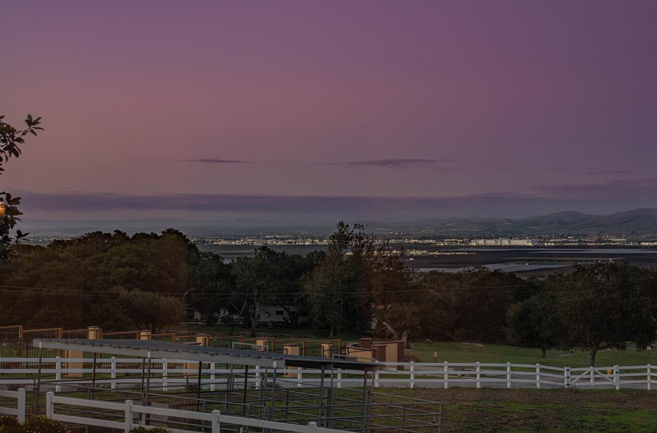 Detail Gallery Image 8 of 79 For 310 Mesa Rd, Salinas,  CA 93908 - 4 Beds | 2 Baths