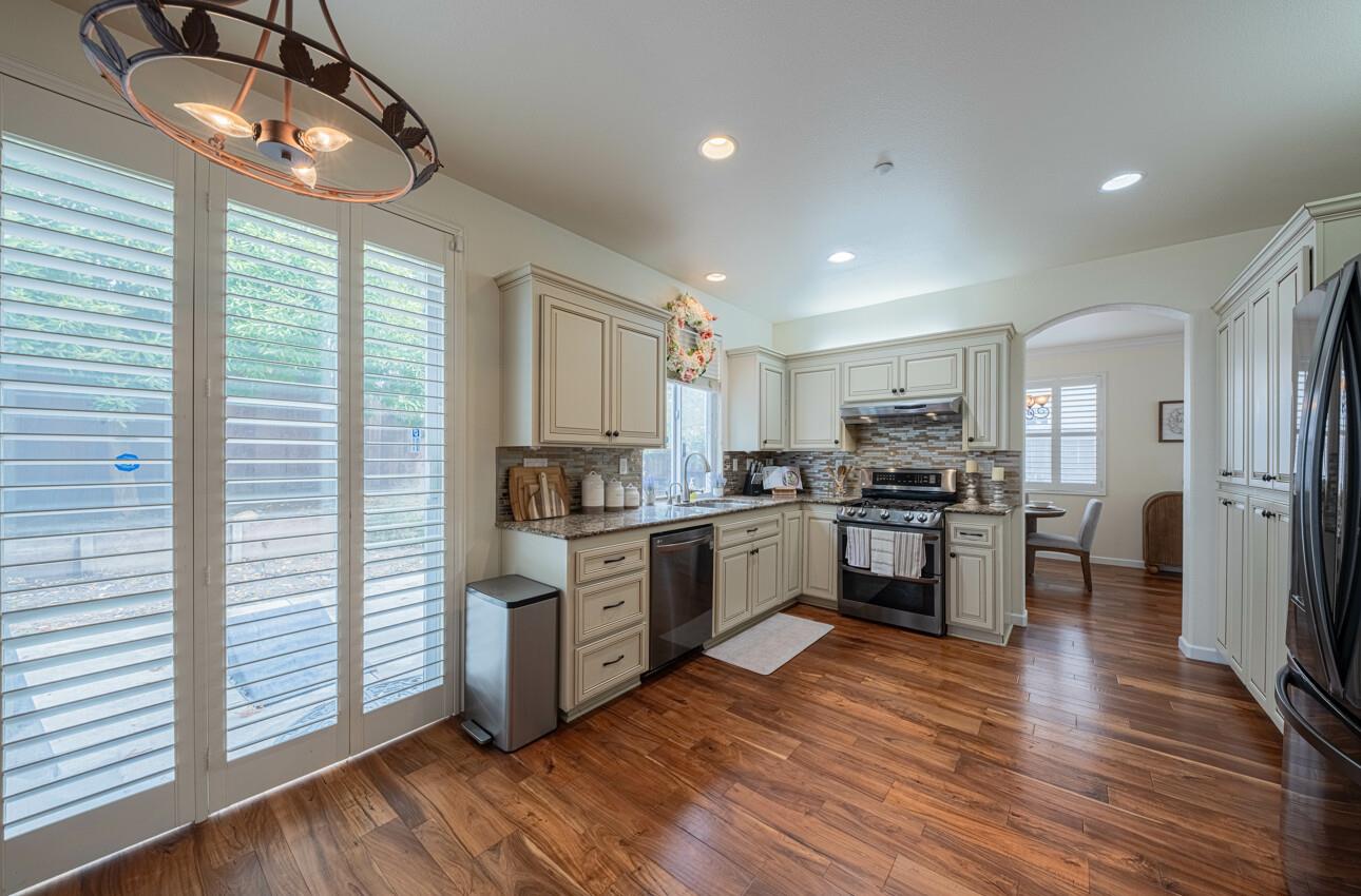 Detail Gallery Image 12 of 41 For 1818 Lancashire Dr, Salinas,  CA 93906 - 5 Beds | 3 Baths