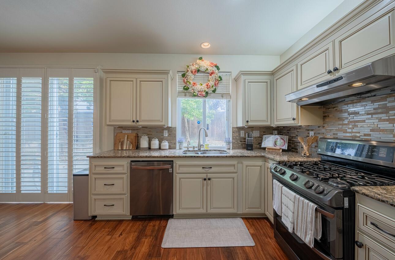 Detail Gallery Image 13 of 41 For 1818 Lancashire Dr, Salinas,  CA 93906 - 5 Beds | 3 Baths