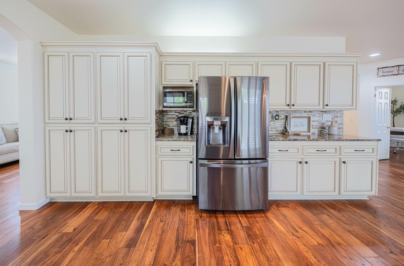 Detail Gallery Image 14 of 41 For 1818 Lancashire Dr, Salinas,  CA 93906 - 5 Beds | 3 Baths