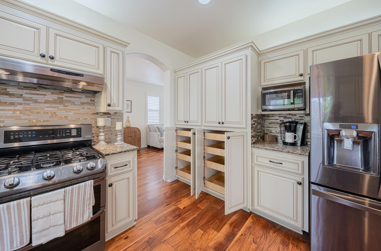 Detail Gallery Image 15 of 41 For 1818 Lancashire Dr, Salinas,  CA 93906 - 5 Beds | 3 Baths