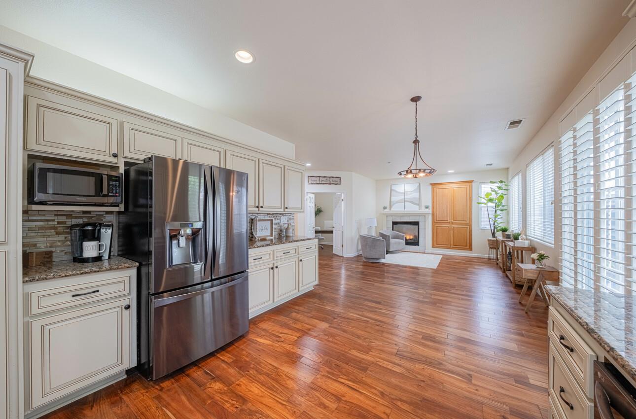 Detail Gallery Image 16 of 41 For 1818 Lancashire Dr, Salinas,  CA 93906 - 5 Beds | 3 Baths