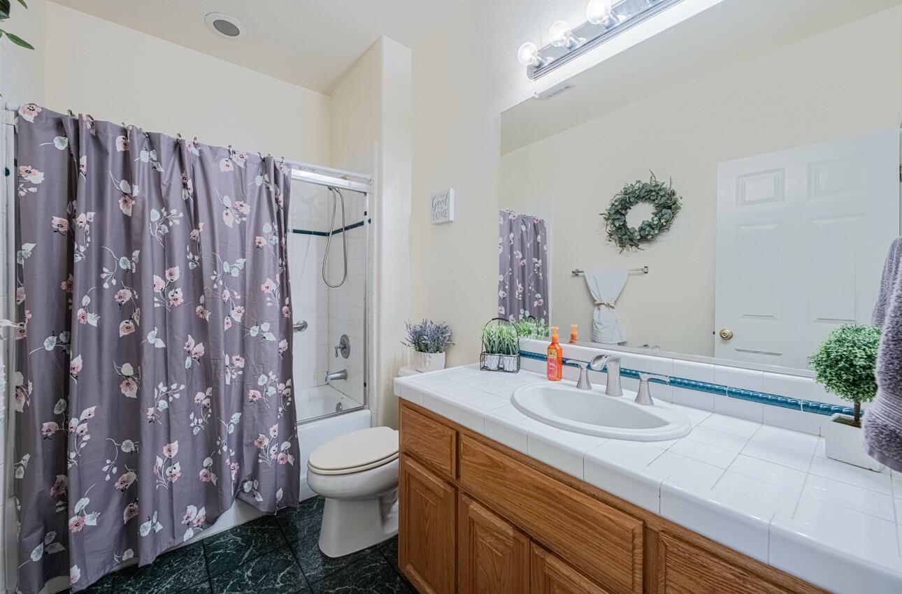 Detail Gallery Image 22 of 41 For 1818 Lancashire Dr, Salinas,  CA 93906 - 5 Beds | 3 Baths