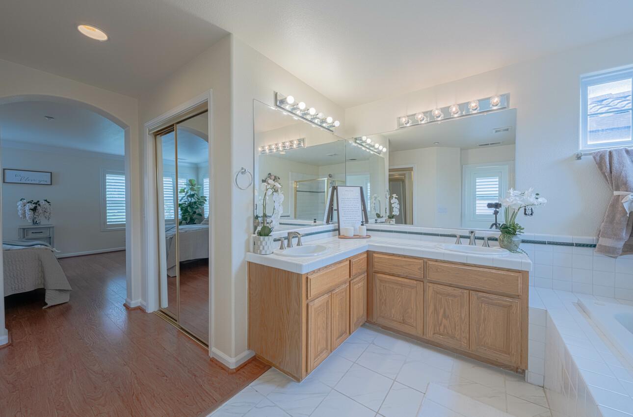 Detail Gallery Image 32 of 41 For 1818 Lancashire Dr, Salinas,  CA 93906 - 5 Beds | 3 Baths