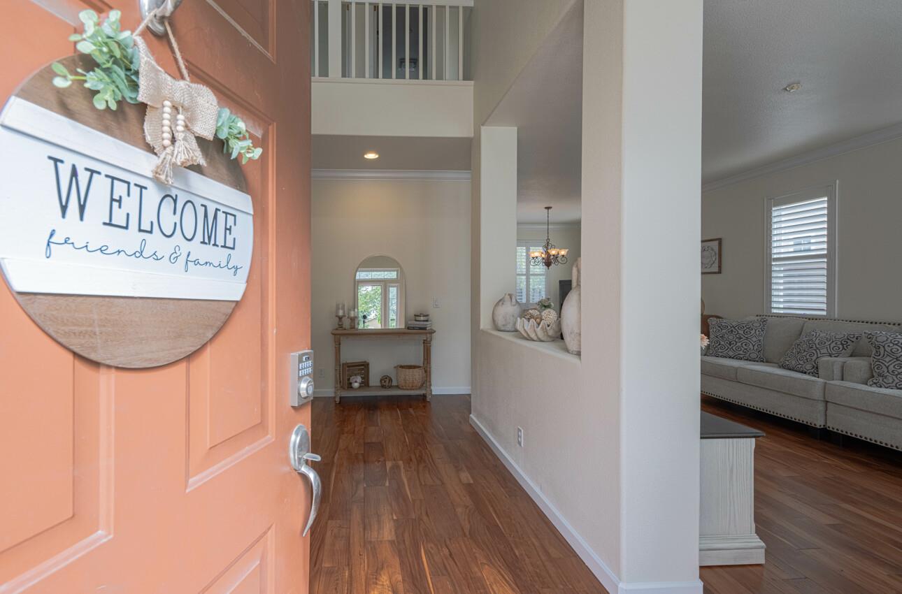 Detail Gallery Image 4 of 41 For 1818 Lancashire Dr, Salinas,  CA 93906 - 5 Beds | 3 Baths