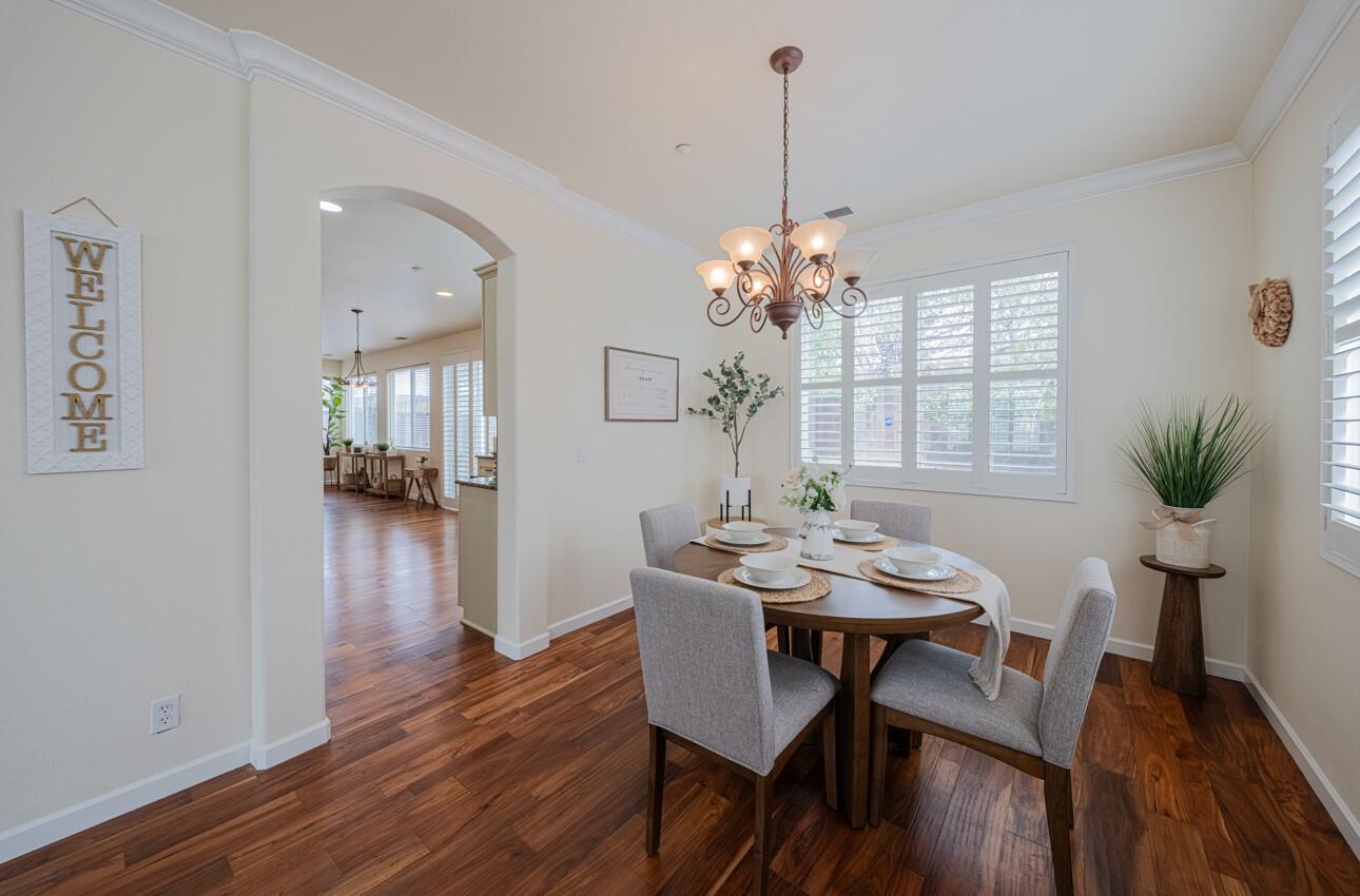 Detail Gallery Image 9 of 41 For 1818 Lancashire Dr, Salinas,  CA 93906 - 5 Beds | 3 Baths