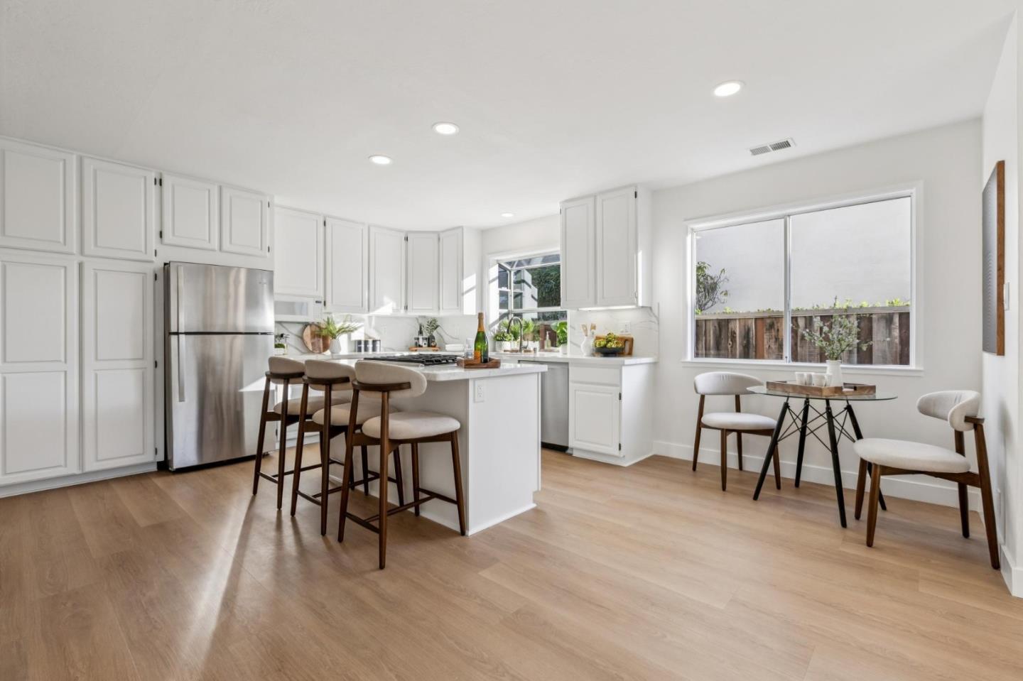 Detail Gallery Image 10 of 42 For 876 Lurline Dr, Foster City,  CA 94404 - 5 Beds | 3 Baths