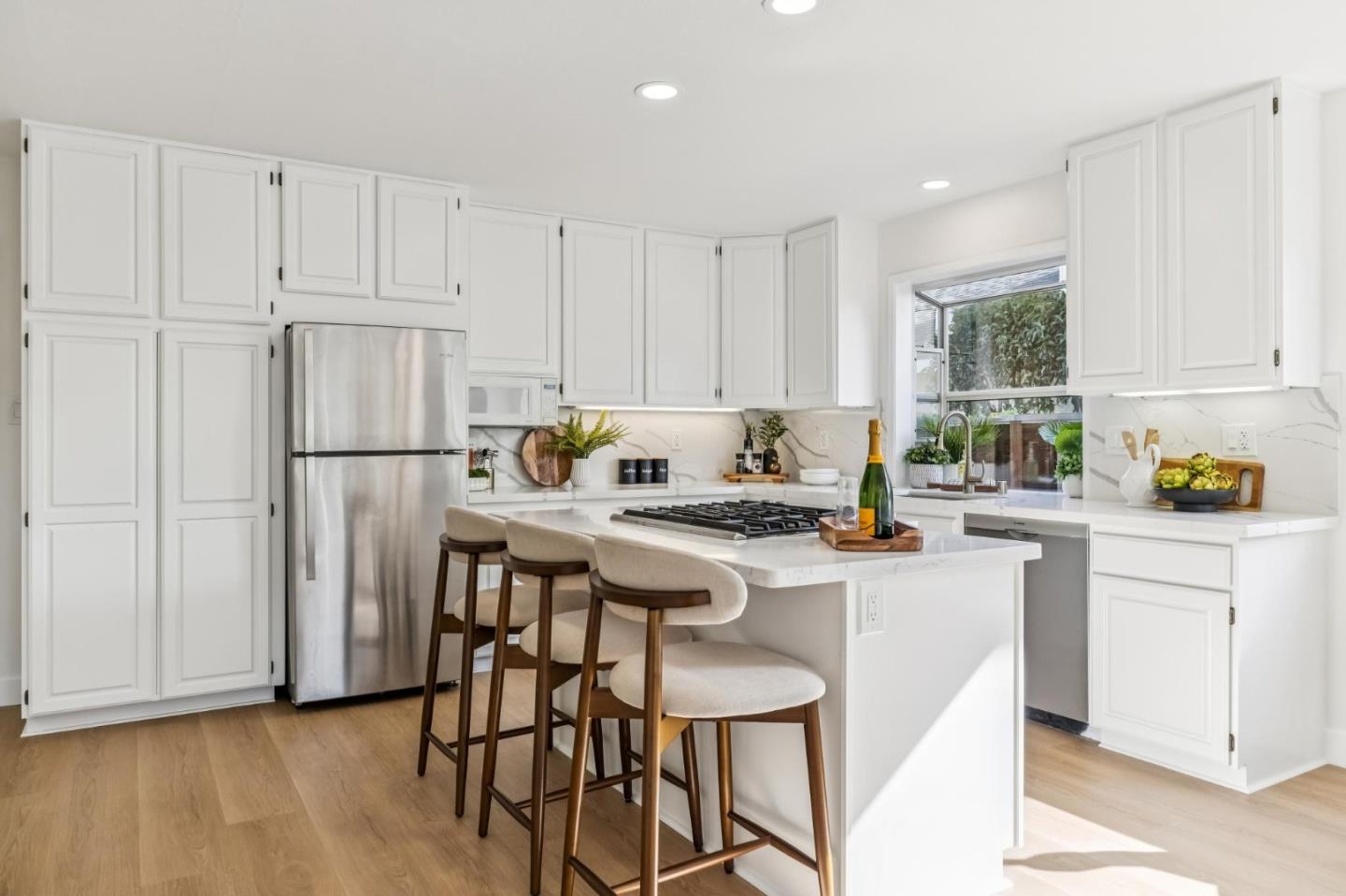 Detail Gallery Image 11 of 42 For 876 Lurline Dr, Foster City,  CA 94404 - 5 Beds | 3 Baths