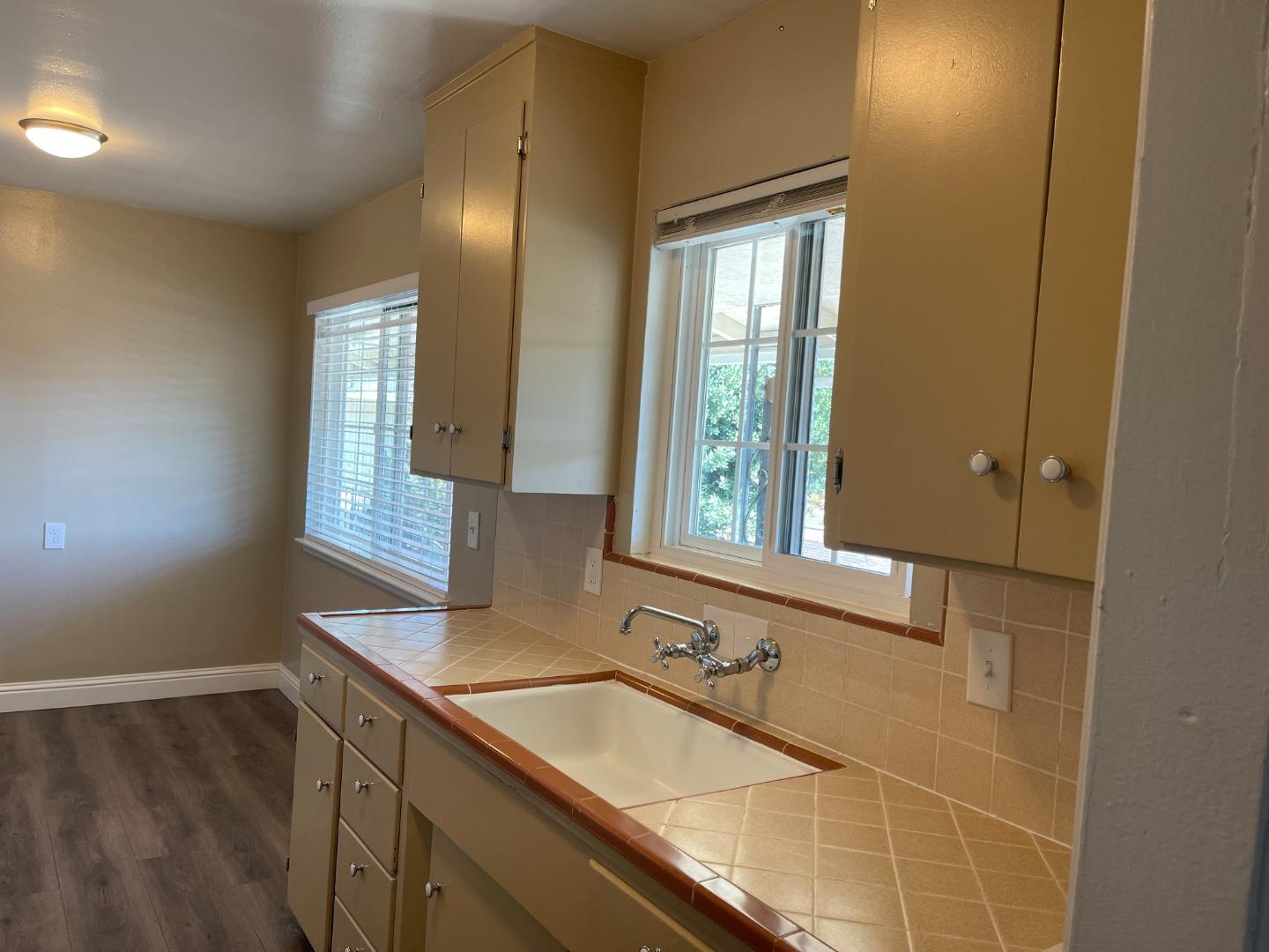 Detail Gallery Image 5 of 23 For 755 E Duane Ave #I,  Sunnyvale,  CA 94085 - 2 Beds | 1 Baths