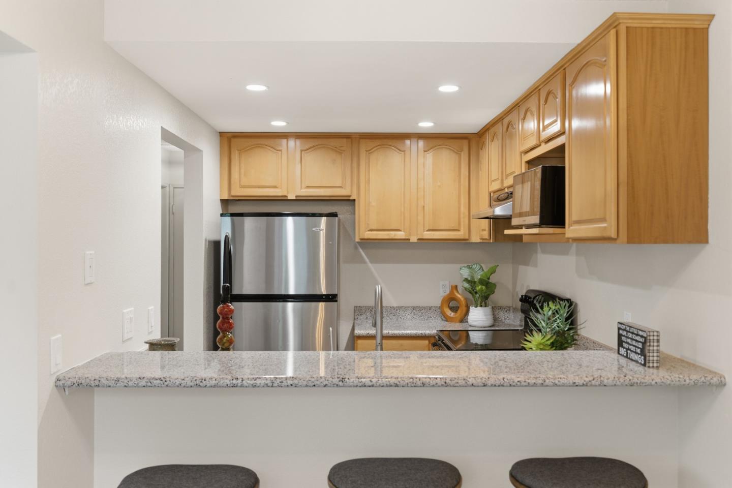 Detail Gallery Image 8 of 37 For 1058 Tekman Dr, San Jose,  CA 95122 - 1 Beds | 1 Baths