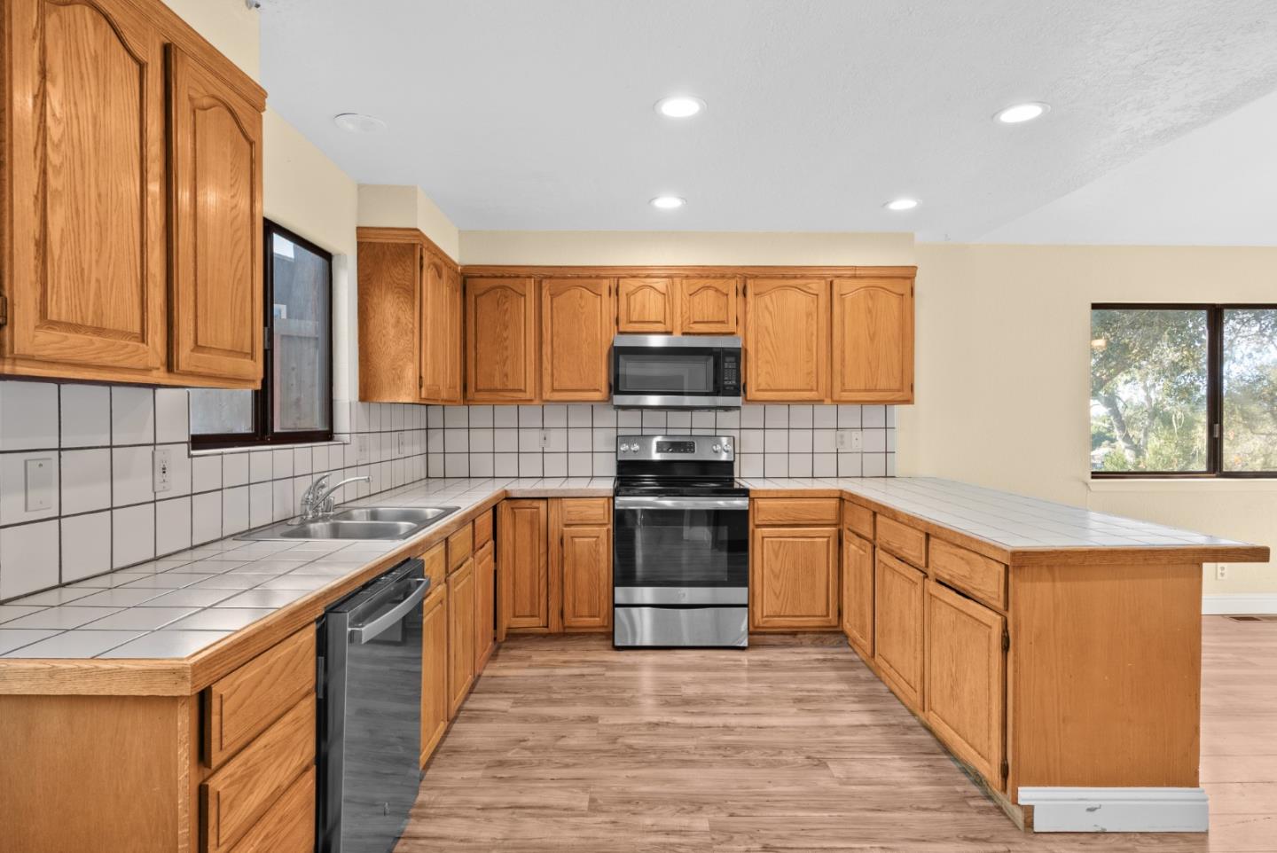 Detail Gallery Image 11 of 28 For 812 Loma Prieta Dr, Aptos,  CA 95003 - 3 Beds | 2 Baths