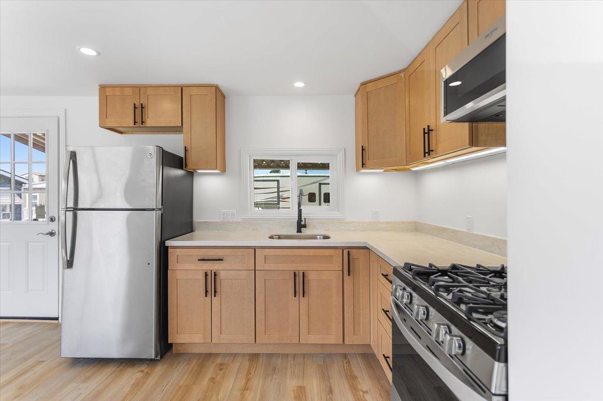 Detail Gallery Image 8 of 18 For 555 Mclaughlin Ave #42,  San Jose,  CA 95116 - 1 Beds | 1 Baths