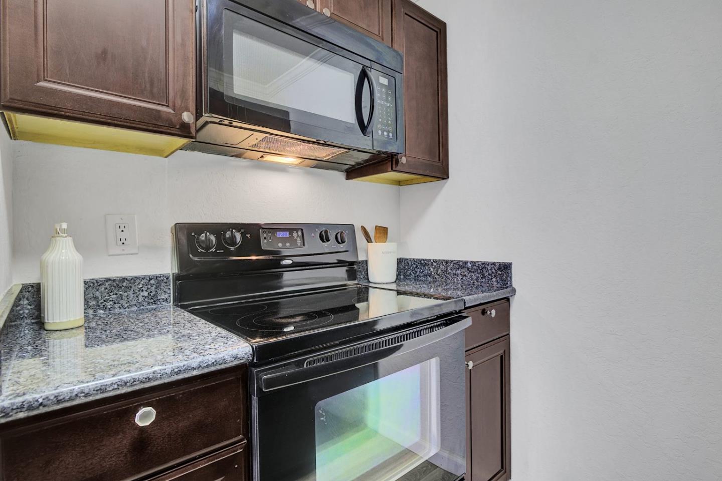 Detail Gallery Image 12 of 37 For 2742 Oak Rd #191,  Walnut Creek,  CA 94597 - 1 Beds | 1 Baths