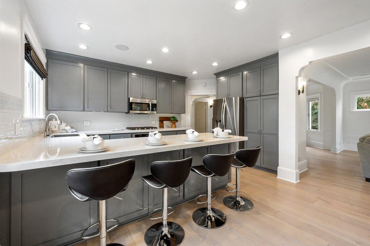 Detail Gallery Image 12 of 67 For 1308 Montero Ave, Burlingame,  CA 94010 - 4 Beds | 3/1 Baths