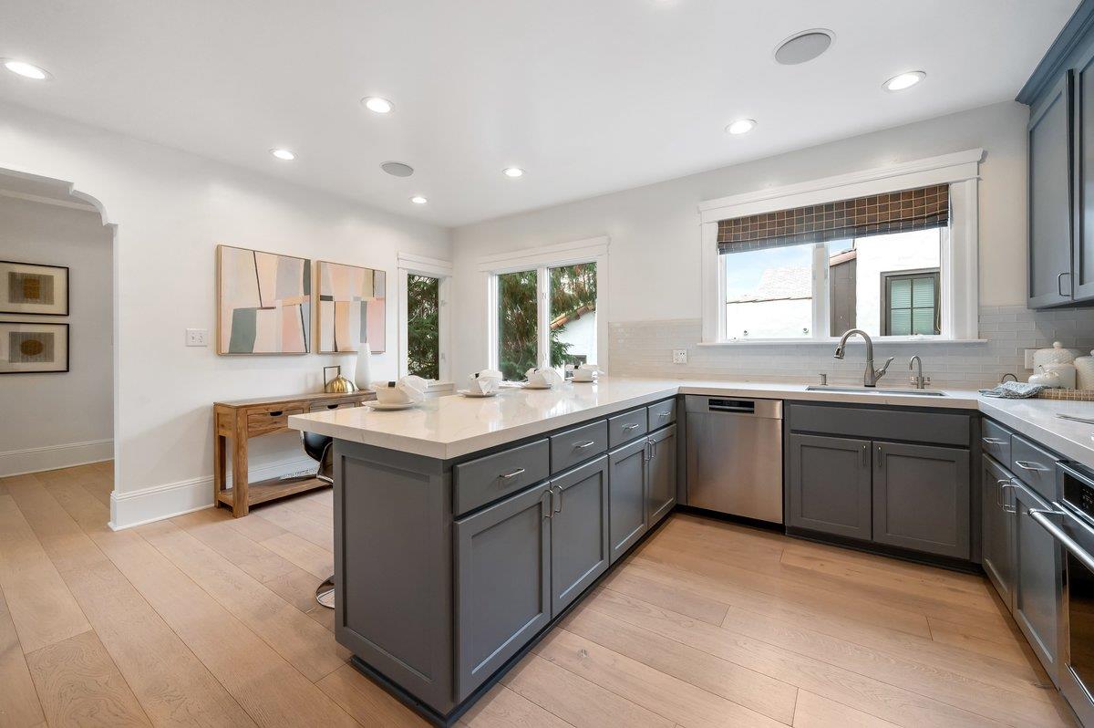 Detail Gallery Image 13 of 67 For 1308 Montero Ave, Burlingame,  CA 94010 - 4 Beds | 3/1 Baths