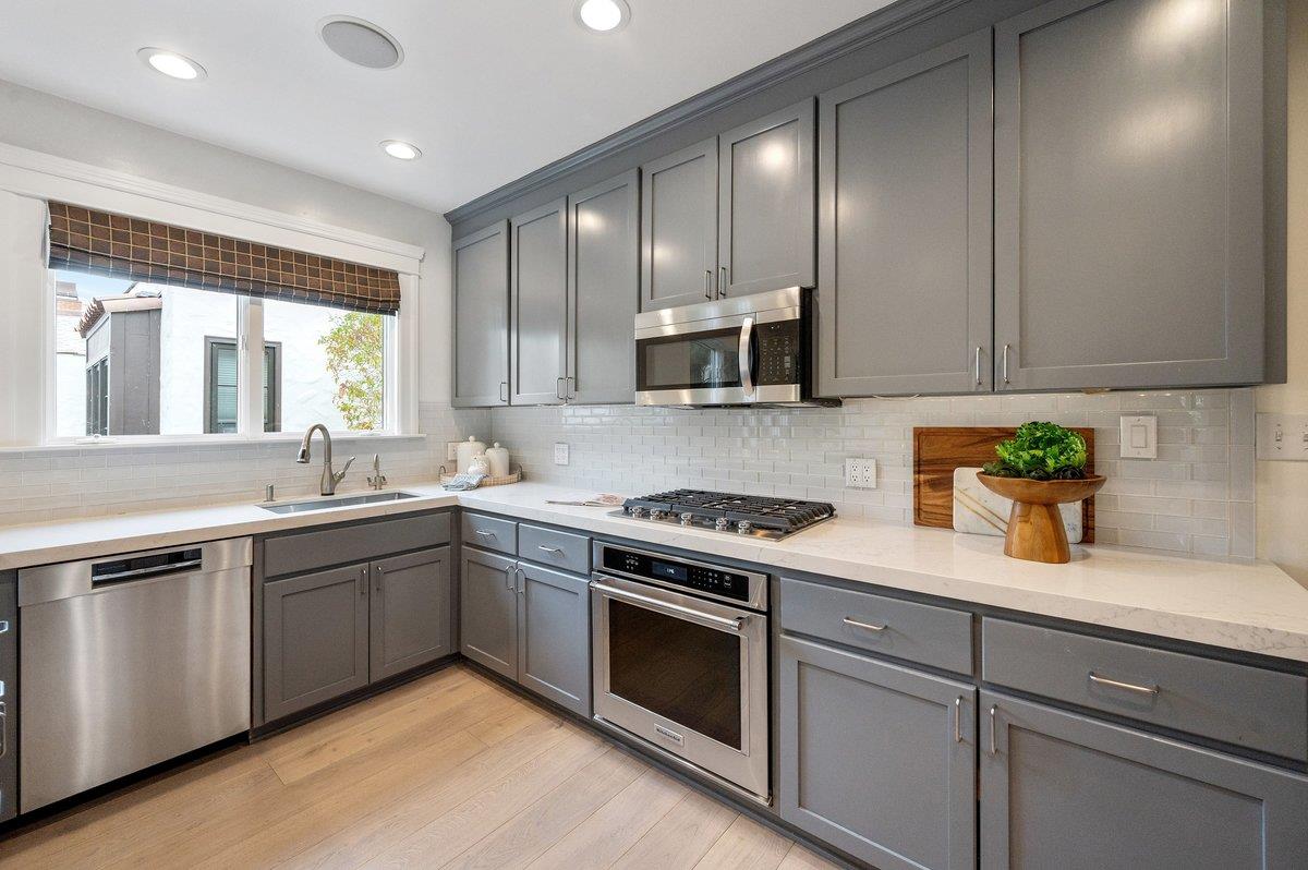 Detail Gallery Image 15 of 67 For 1308 Montero Ave, Burlingame,  CA 94010 - 4 Beds | 3/1 Baths