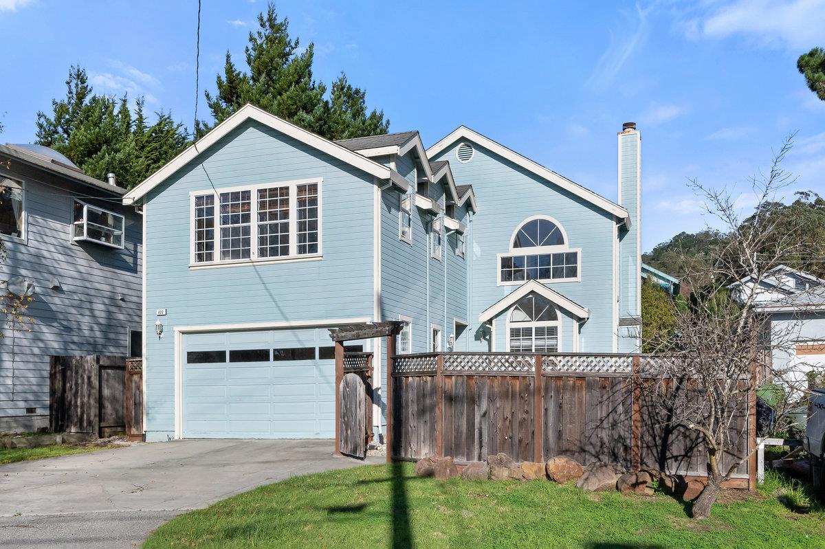 Detail Gallery Image 2 of 49 For 622 Avenue Balboa, El Granada,  CA 94018 - 3 Beds | 2/1 Baths