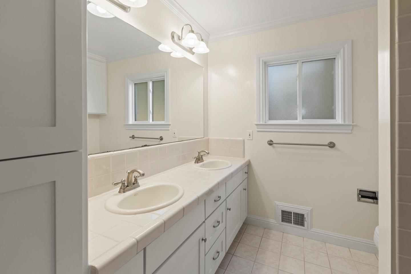 Detail Gallery Image 30 of 60 For 27696 Vogue Ct, Los Altos Hills,  CA 94022 - 5 Beds | 3 Baths