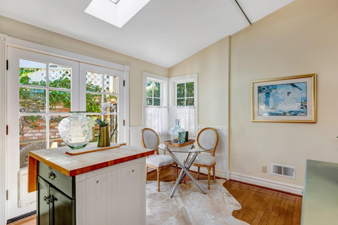 Detail Gallery Image 13 of 34 For 179 Pacific Ave, Pacific Grove,  CA 93950 - 3 Beds | 2 Baths